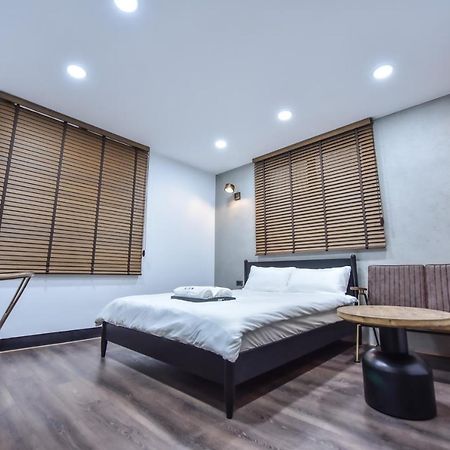 Eryang Homestay Tainan Exteriör bild