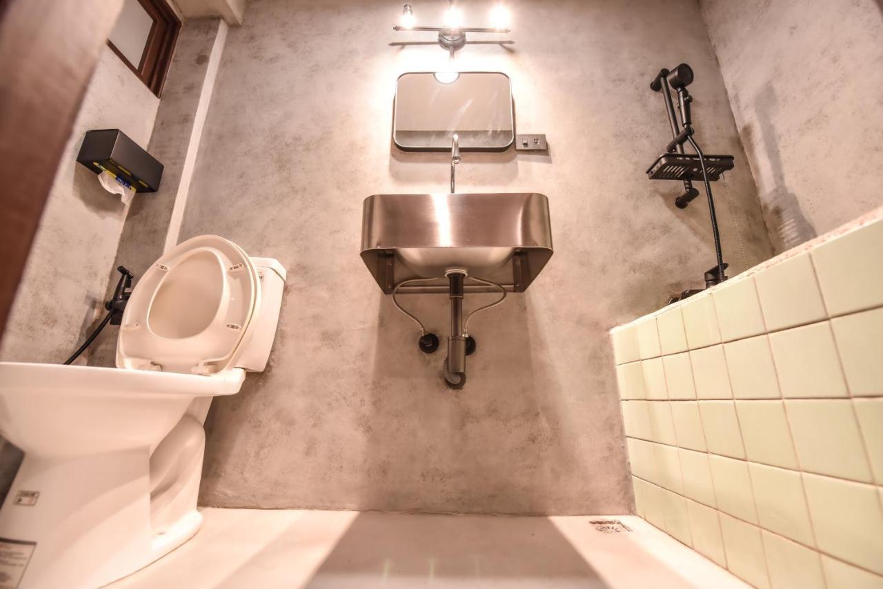 Eryang Homestay Tainan Exteriör bild