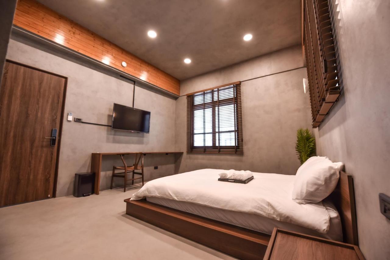 Eryang Homestay Tainan Exteriör bild