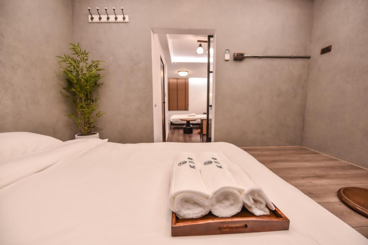 Eryang Homestay Tainan Exteriör bild