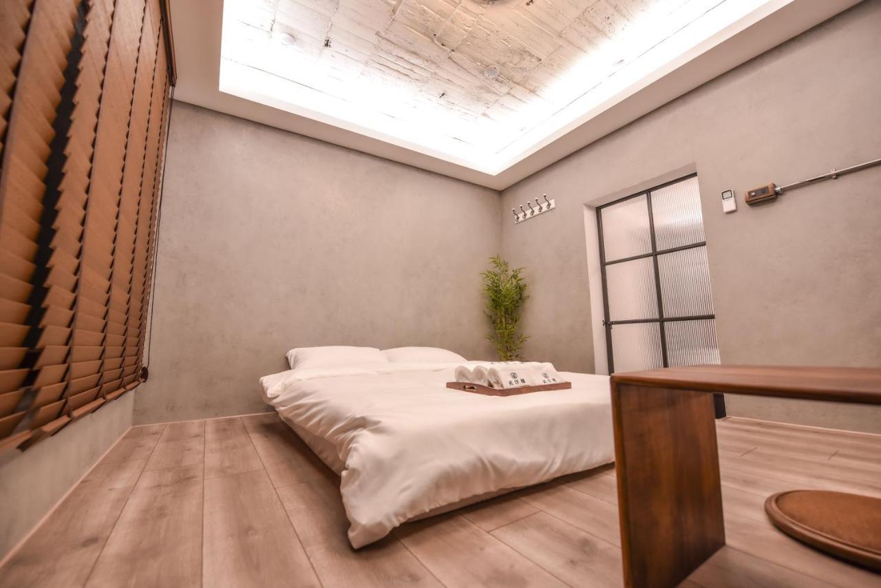 Eryang Homestay Tainan Exteriör bild