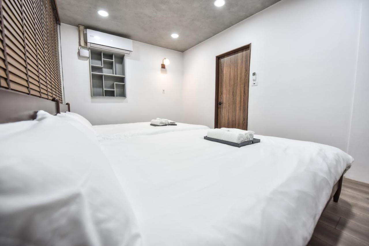 Eryang Homestay Tainan Exteriör bild
