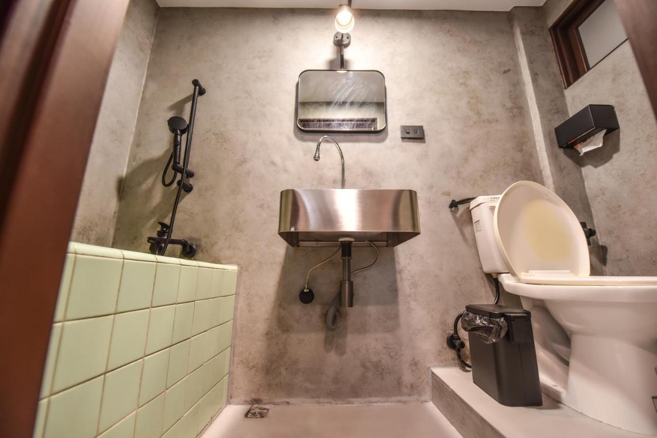 Eryang Homestay Tainan Exteriör bild