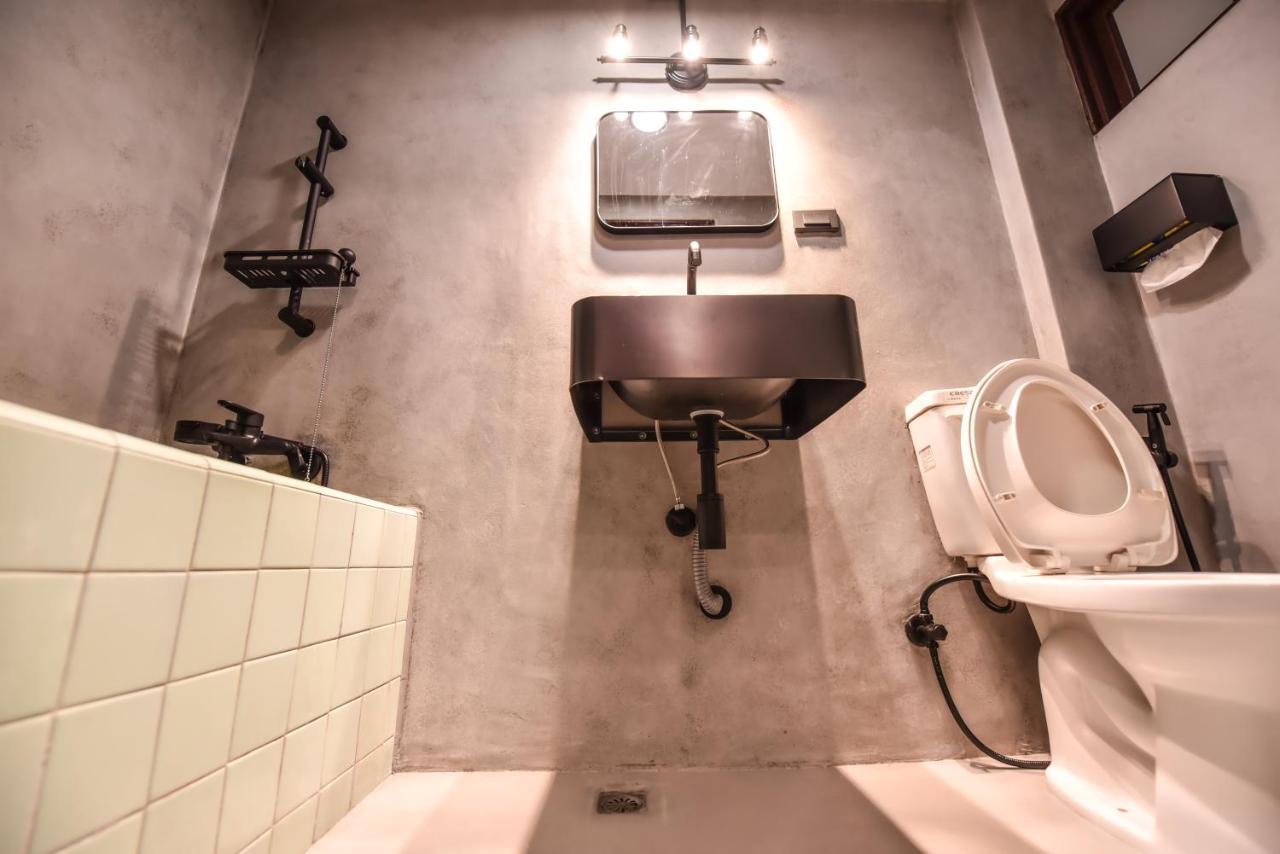 Eryang Homestay Tainan Exteriör bild
