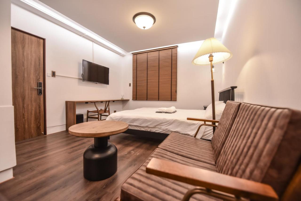 Eryang Homestay Tainan Exteriör bild