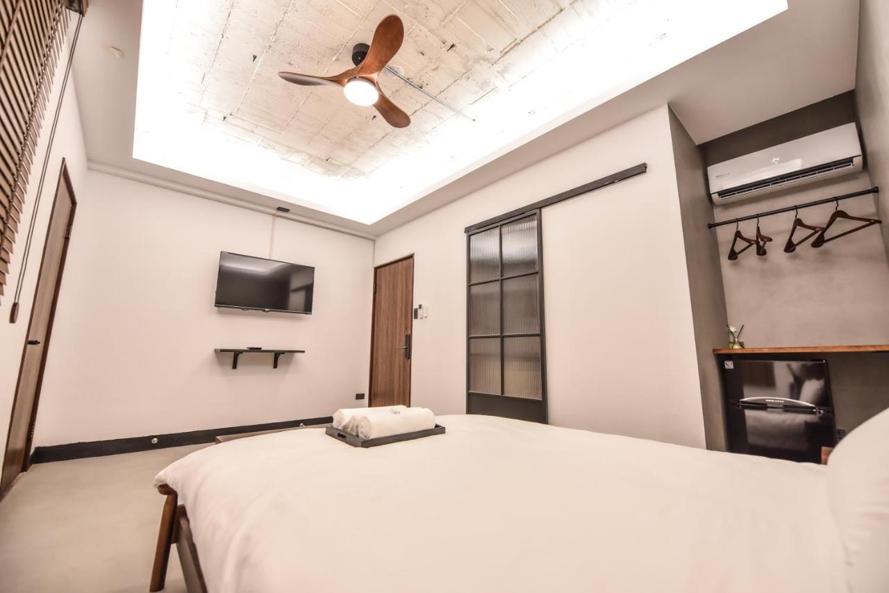 Eryang Homestay Tainan Exteriör bild