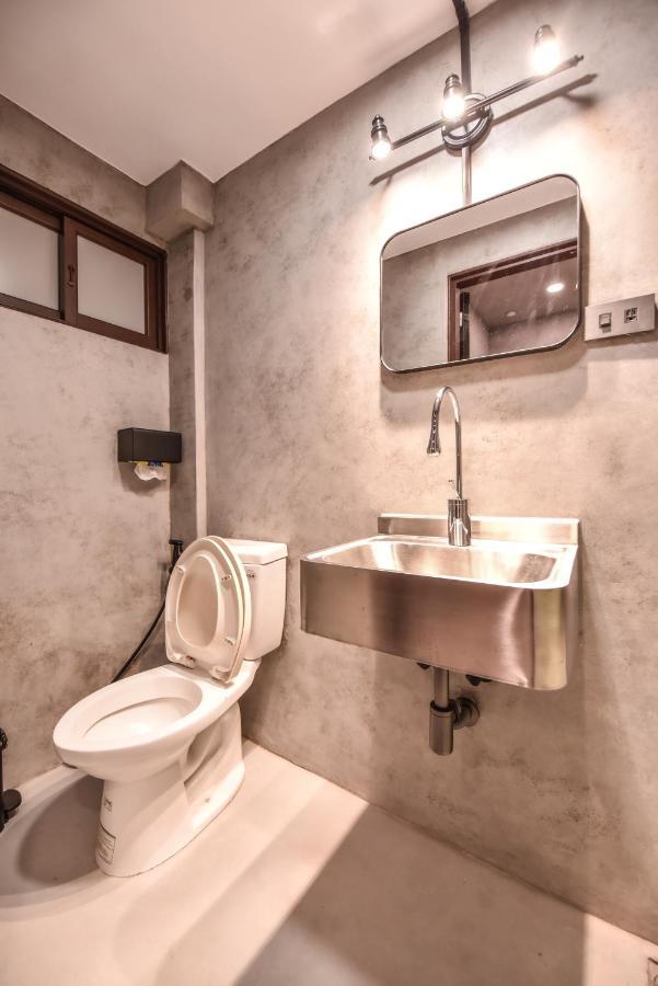 Eryang Homestay Tainan Exteriör bild