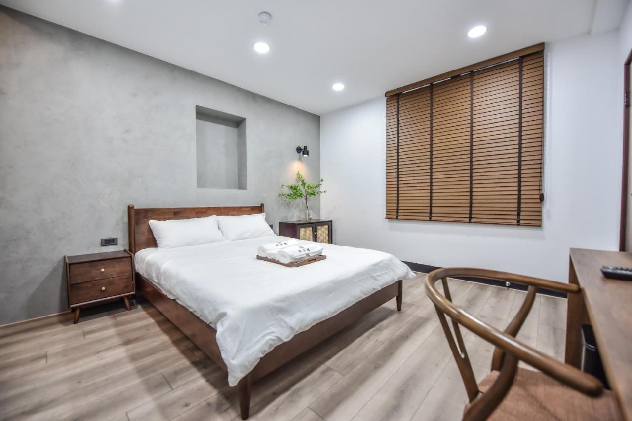 Eryang Homestay Tainan Exteriör bild