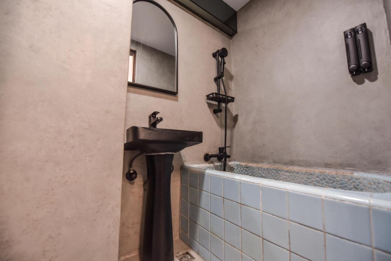 Eryang Homestay Tainan Exteriör bild