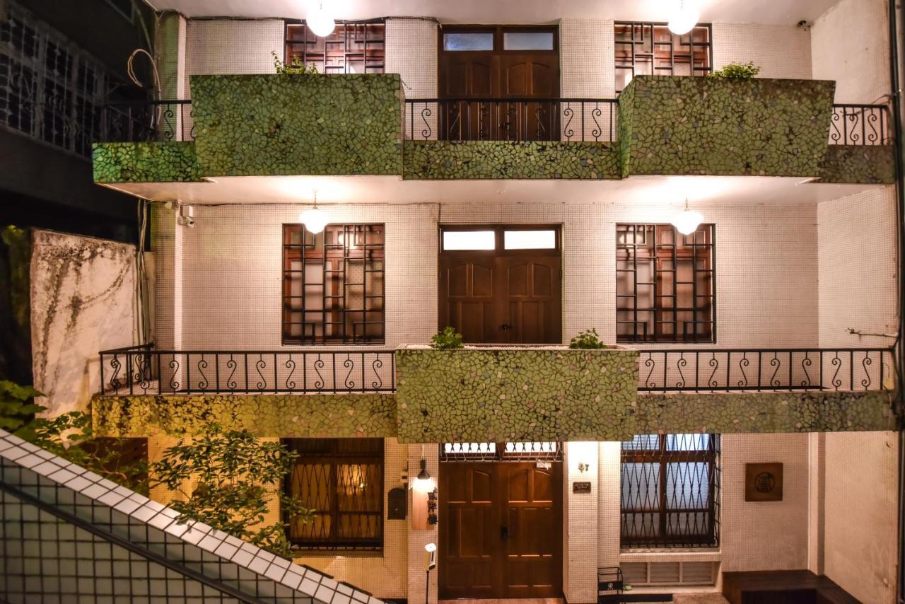 Eryang Homestay Tainan Exteriör bild