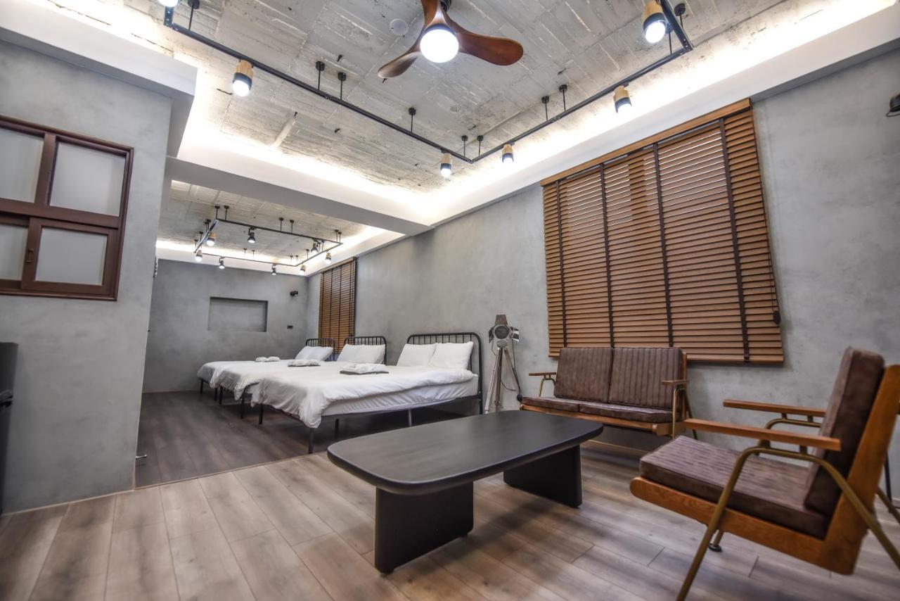 Eryang Homestay Tainan Exteriör bild