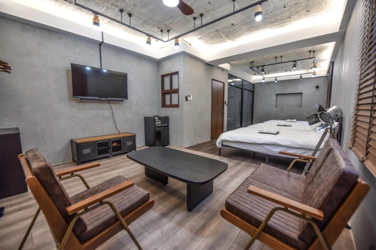 Eryang Homestay Tainan Exteriör bild